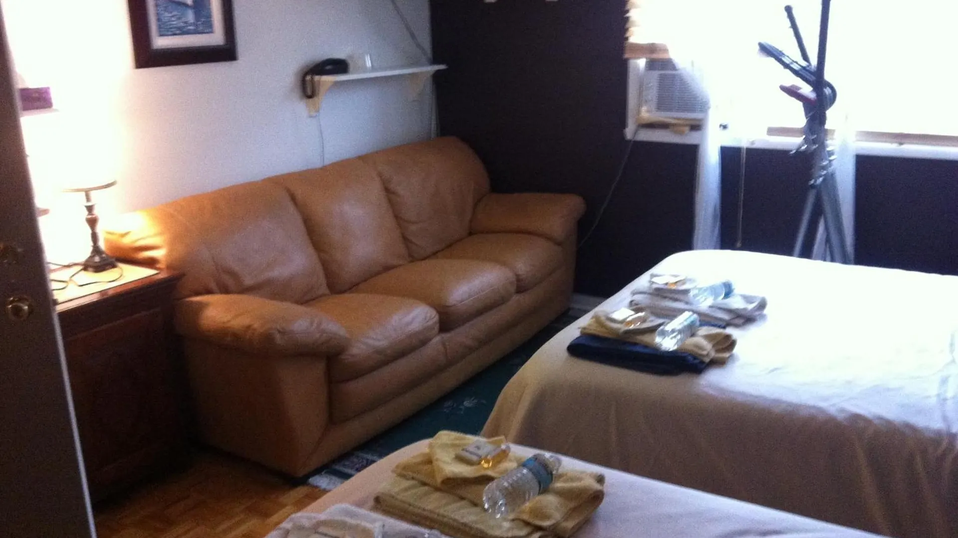 Repos & Manna Downtown Montreal Bed & Breakfast Canada