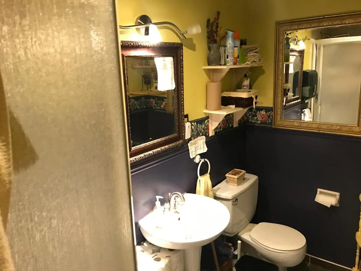 Repos & Manna Downtown Montreal Bed and Breakfast Bed & Breakfast